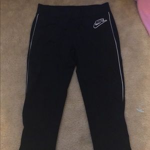 Black nike women’s jogger